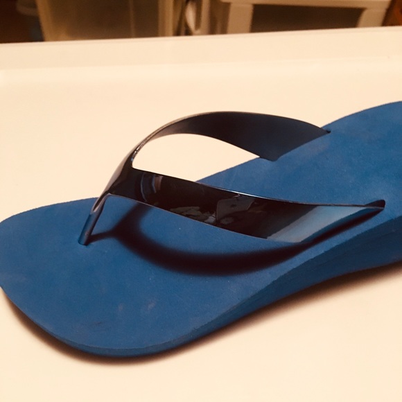 💙BLUE METALLIC FLIP FLOPS💙 NWOT - Picture 3 of 7